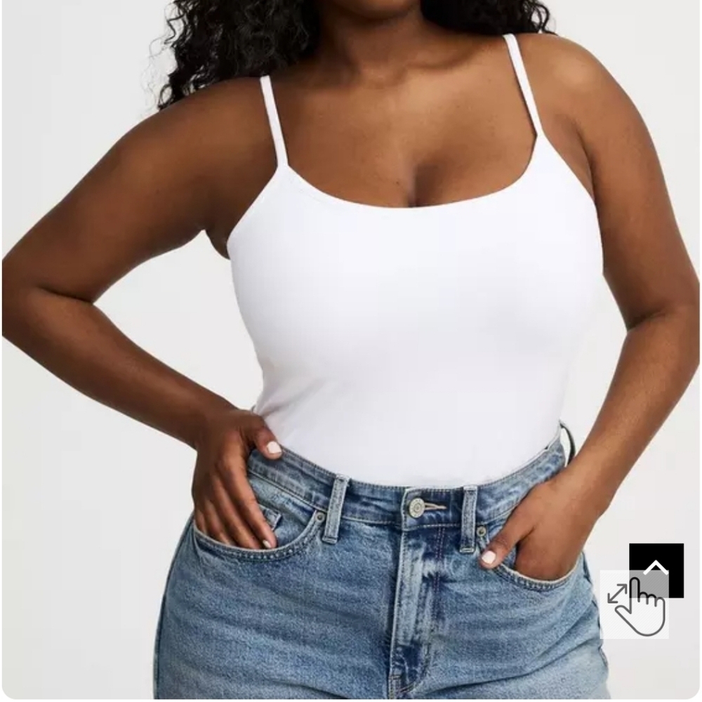 🆕️🤍  FOXY SCOOP CAMI WITH BUILT-IN BRA🤍